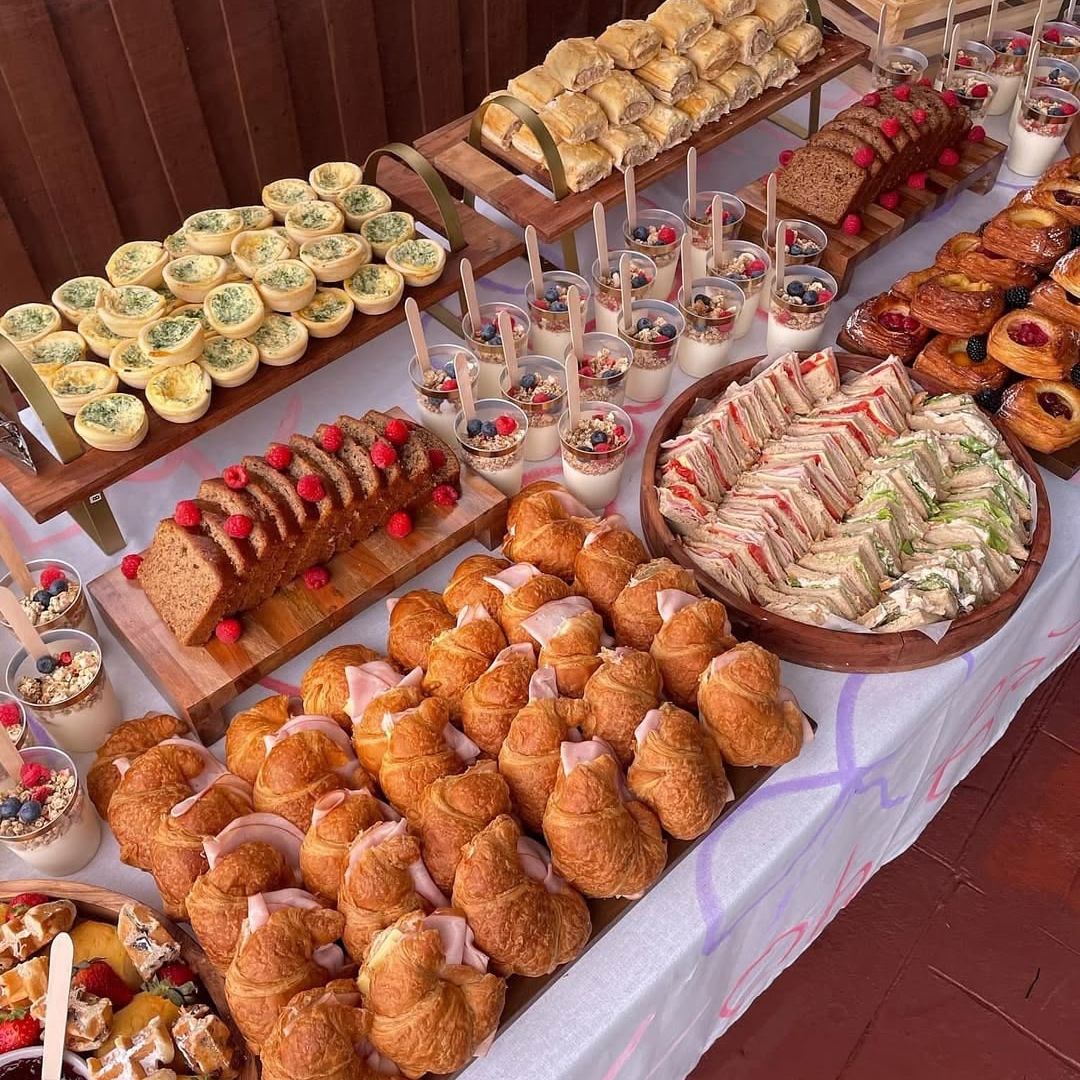 Bocadillos variados para invitados